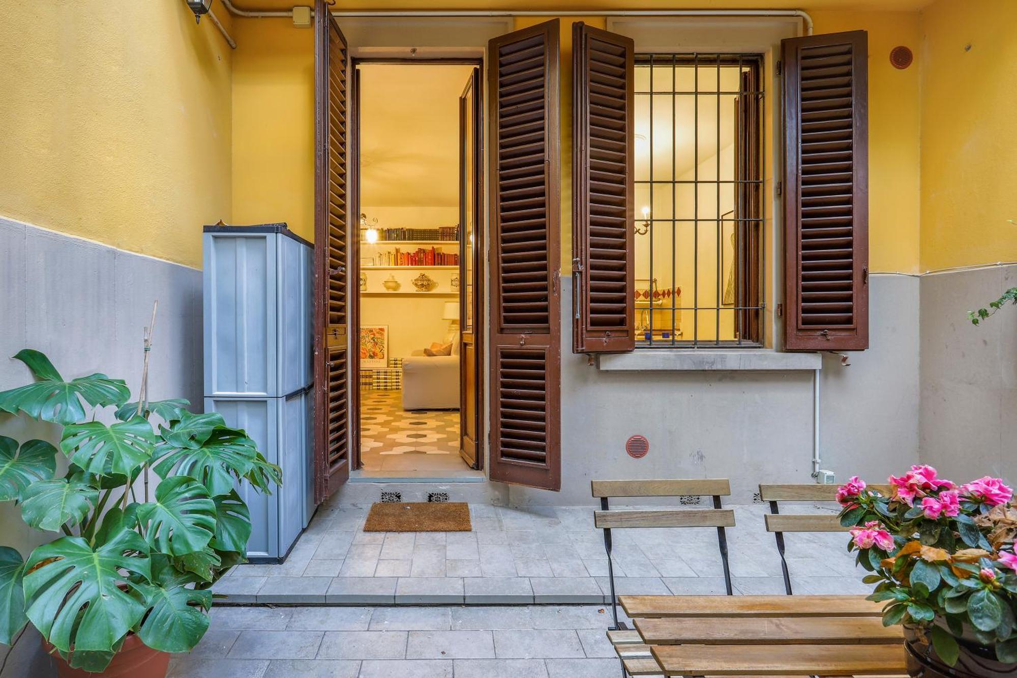 One-Bedroom Apartment With Patio Florence Exterior photo