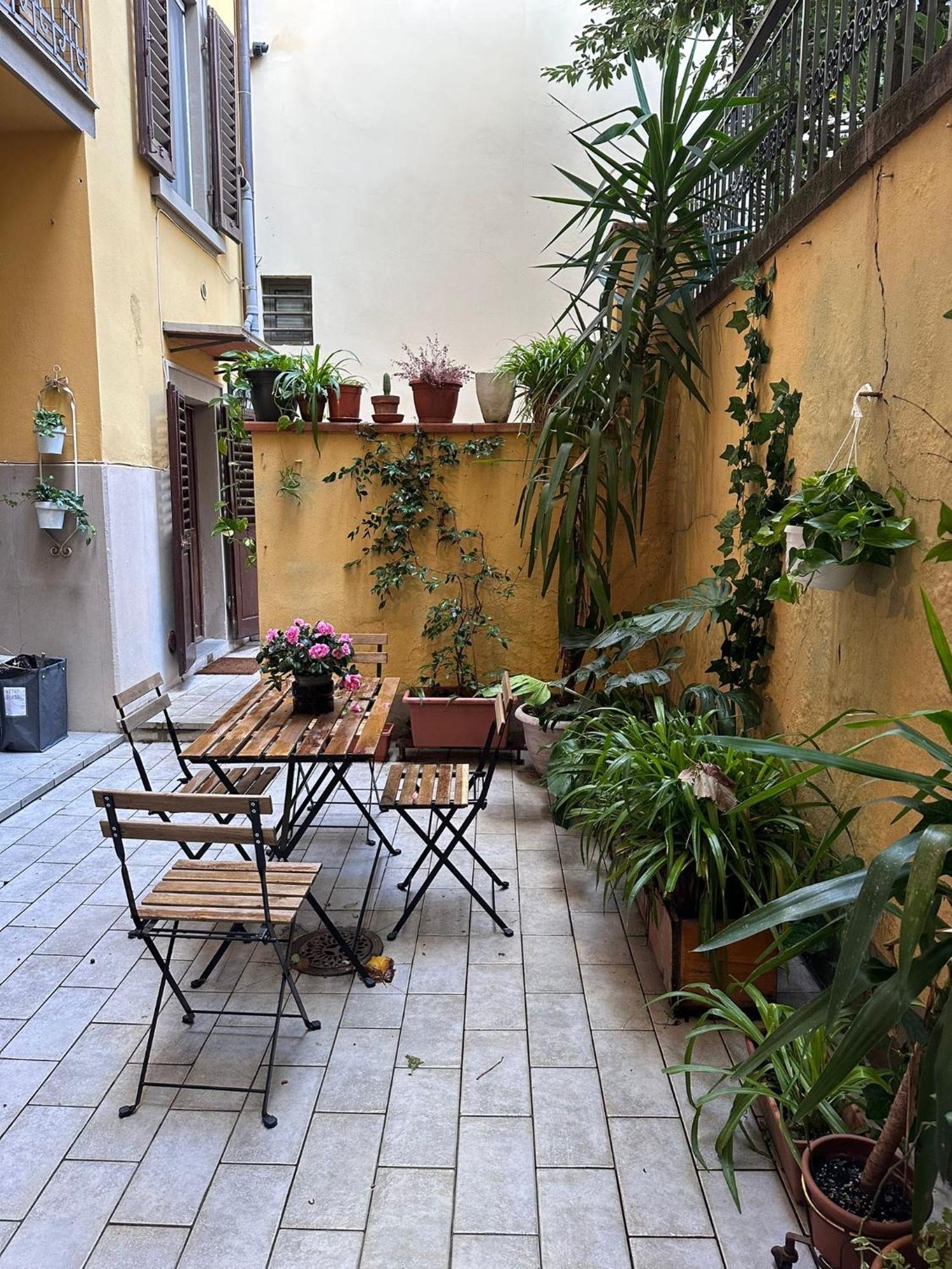 One-Bedroom Apartment With Patio Florence Exterior photo