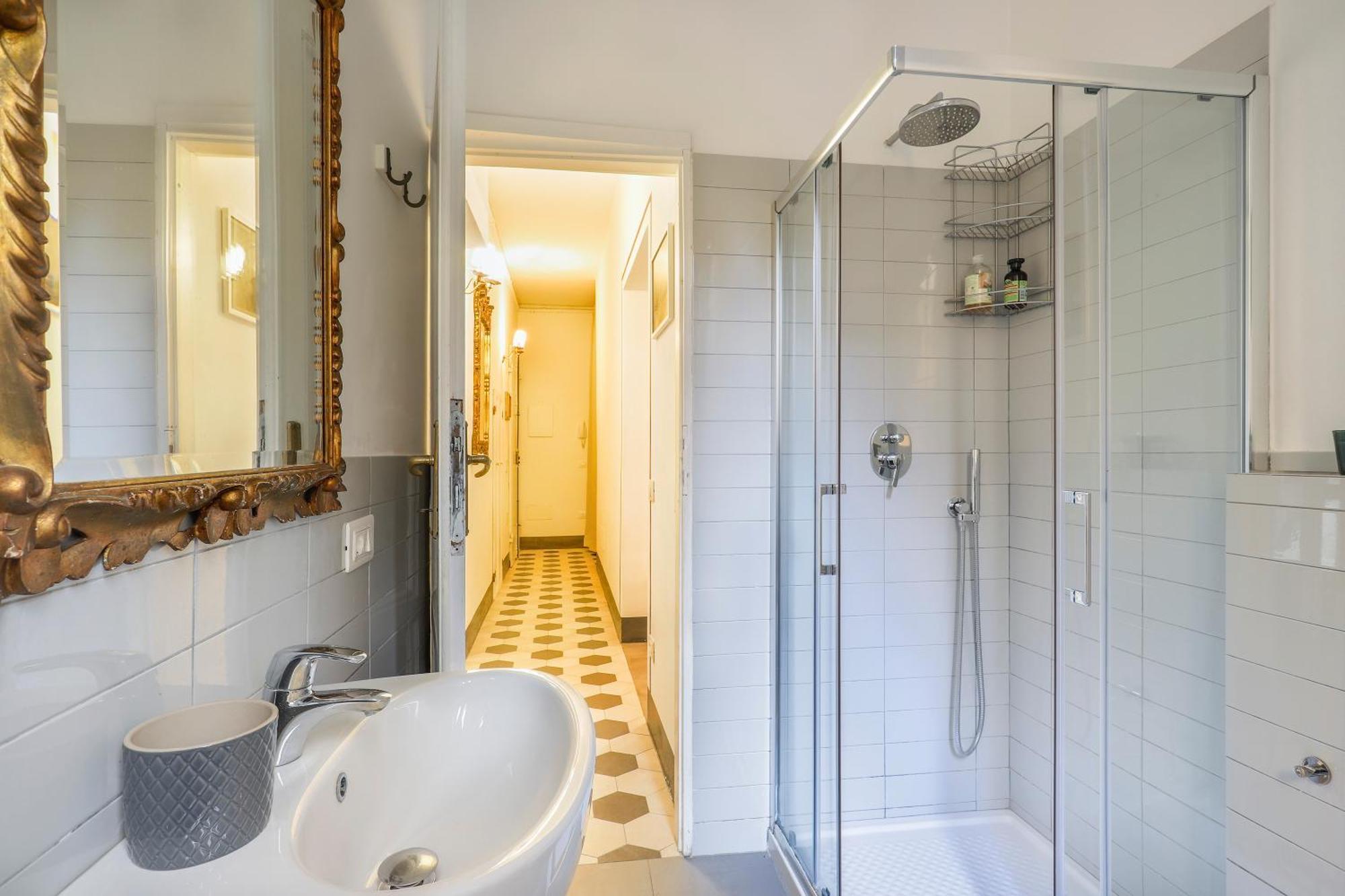 One-Bedroom Apartment With Patio Florence Exterior photo