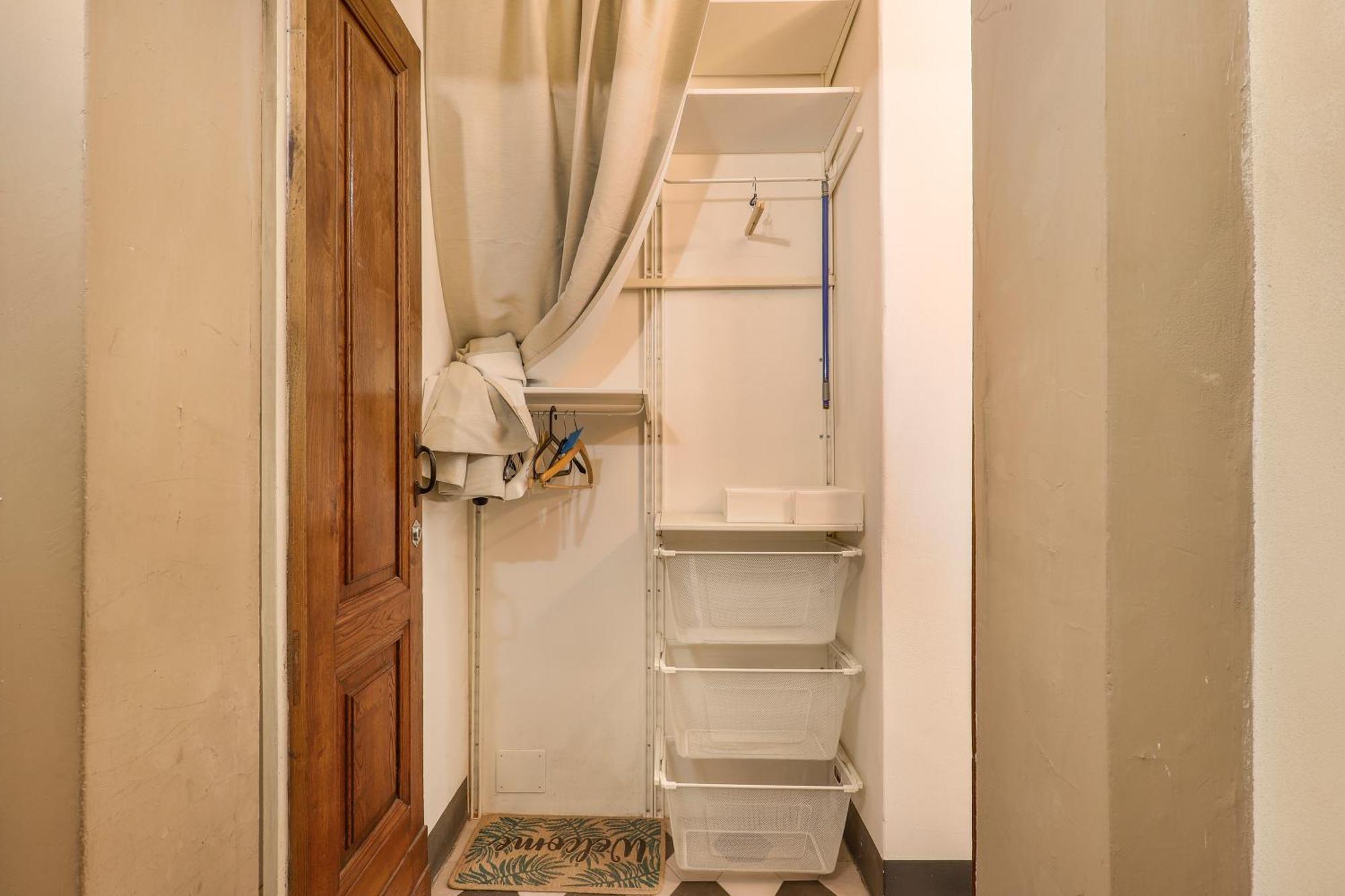 One-Bedroom Apartment With Patio Florence Exterior photo